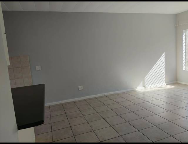 2 BEDROOM TOWNHOUSE FOR SALE IN KEMPTON PARK EXT 5